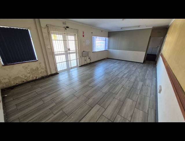 921M² FACTORY TO LET IN ANDERBOLT